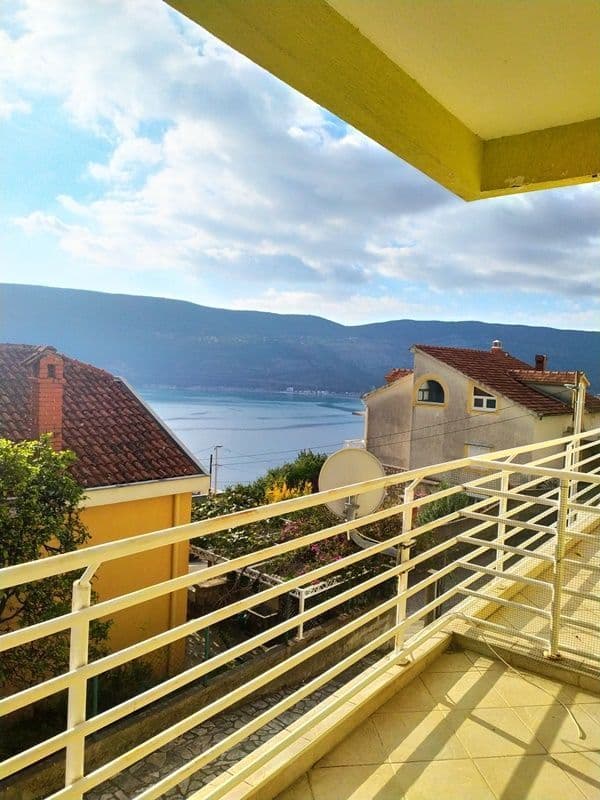 Квартира в Херцег-Нови, Черногория, 40 м²