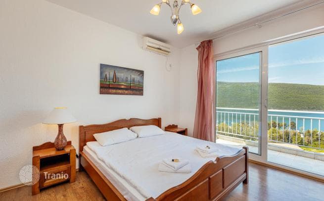 4-Bedroom Villa with Private Pool and Parking in Kotor Bay, Kumbor, photo 3