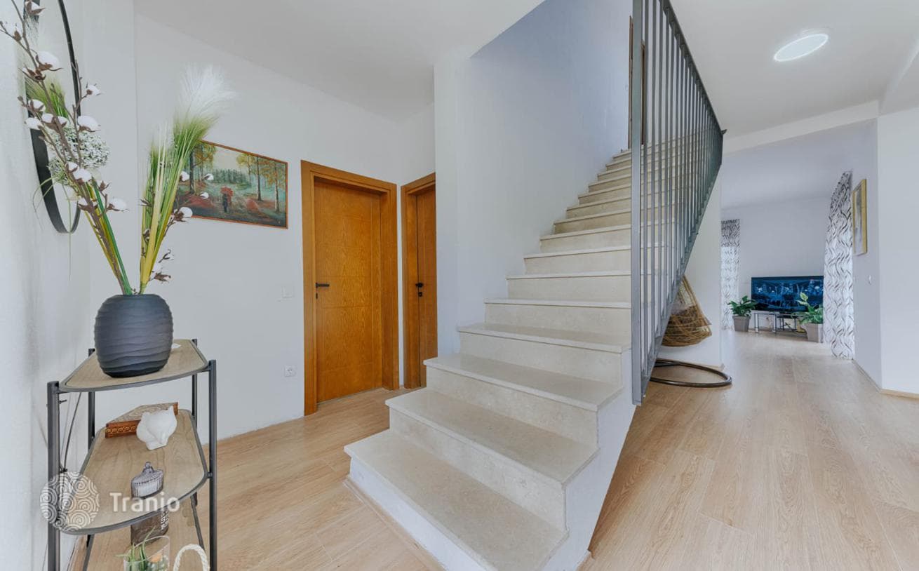 3-Bedroom Villa Near the Beach in Dobrota, Bar