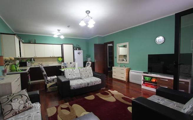 2-Bedroom Furnished Apartment with Garden and Terrace 50 m from the Sea in Dobrota, photo 4