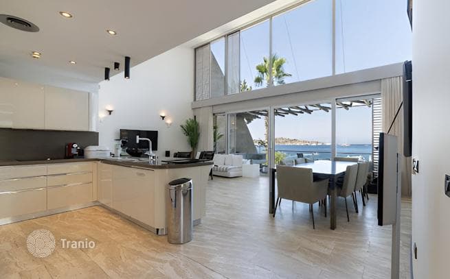 Beachfront 5-Bedroom Villa with Private Pool in Bodrum, photo 3