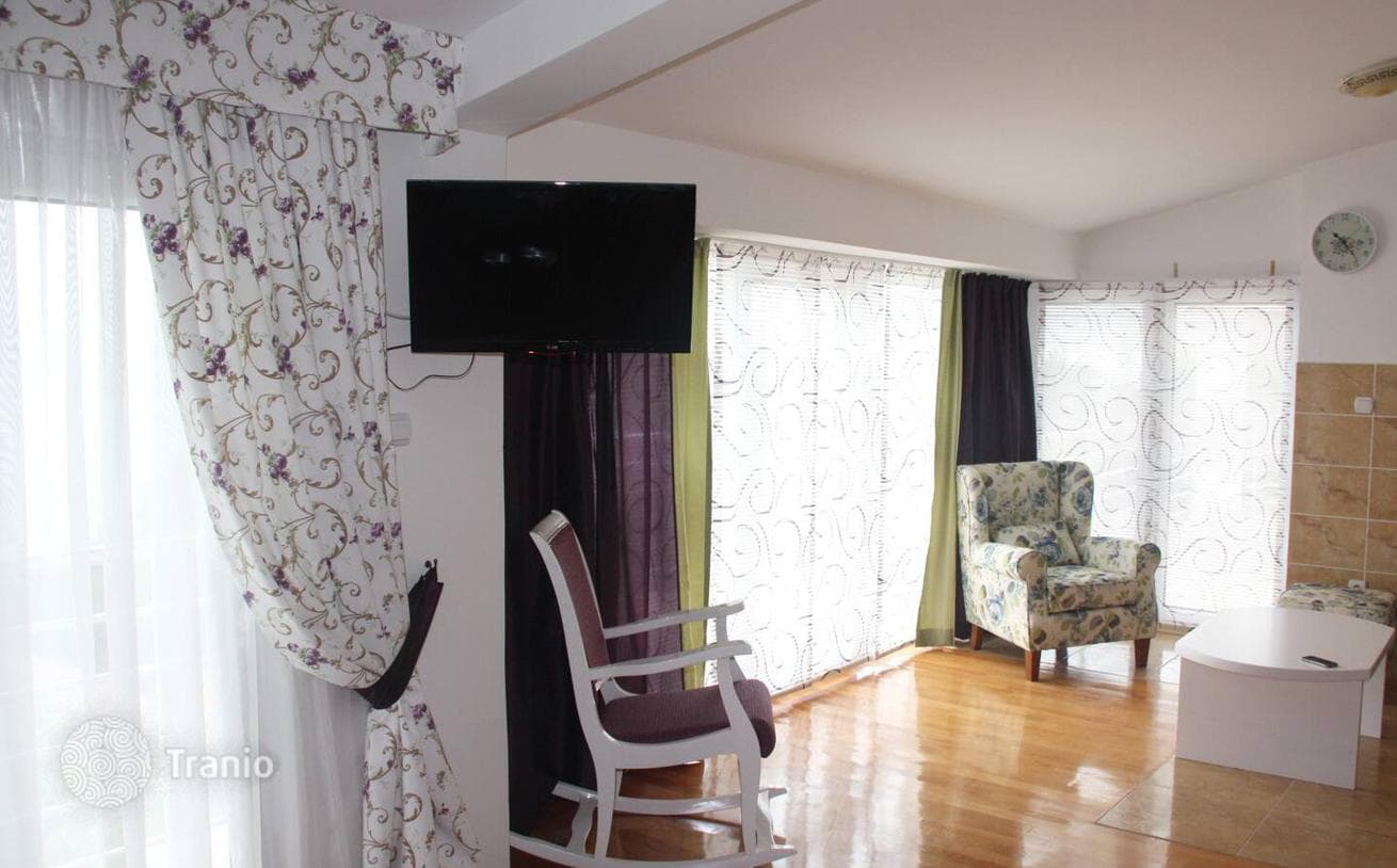 2-Bedroom Apartment with Terrace Near the Sea in Šušanj