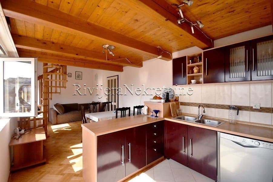 Квартира в Херцег-Нови, Черногория, 77 м²