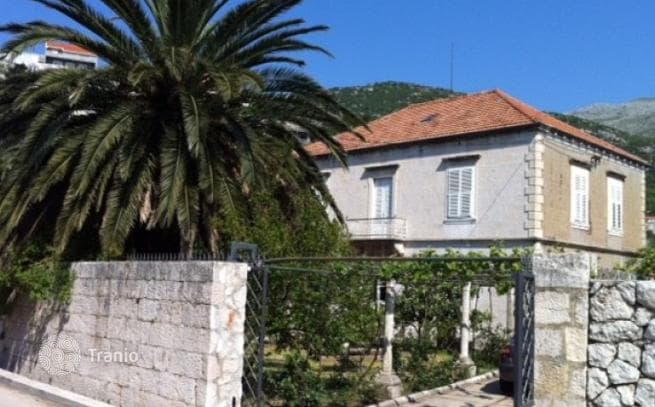 6-Bedroom Villa with Garden, Garage and Mooring on the Waterfront near Dubrovnik, Dalmatia, photo 4