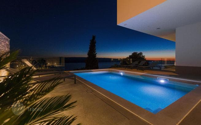 3-Bedroom Villa in Omis, Dalmatia, photo 2