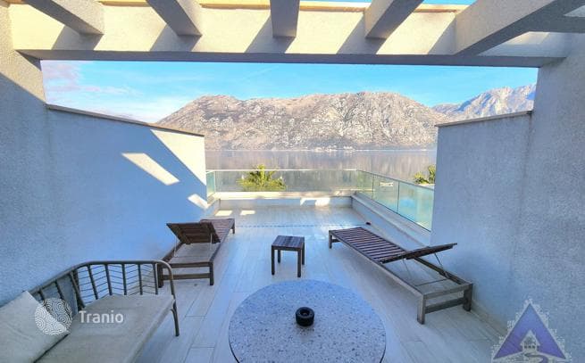 1-Bedroom Villa with Bay View in Stoliv, Kotor, photo 2