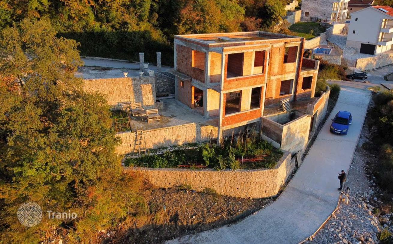 3-Bedroom Villa with Private Pool and Garage on a Hill in Seoce, Budva, photo 2