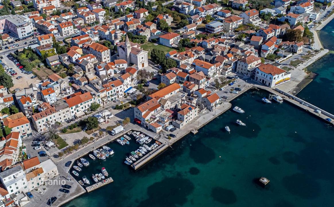 4-Bedroom House in Kastela