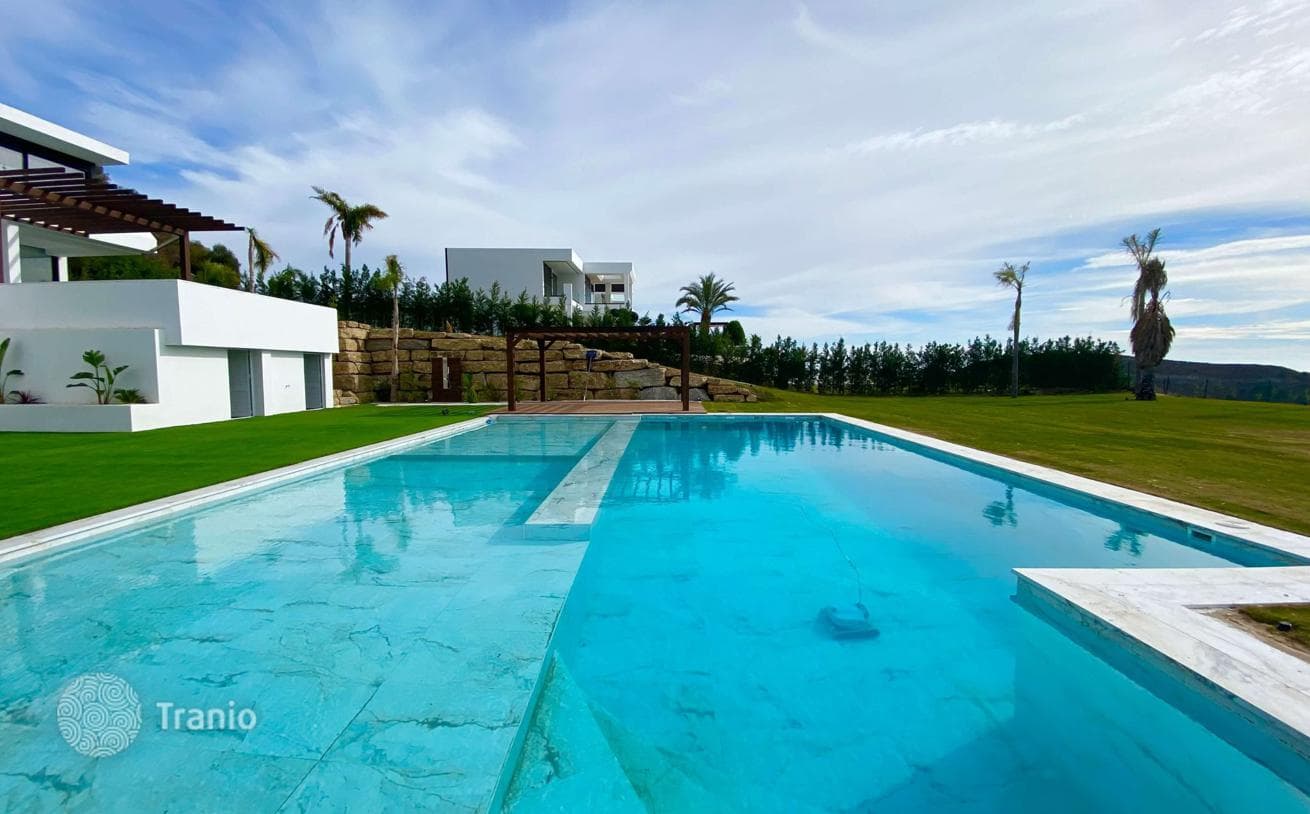 Современная вилла с бассейном в гольф-курорте, Марбелья, Испания, фото 3