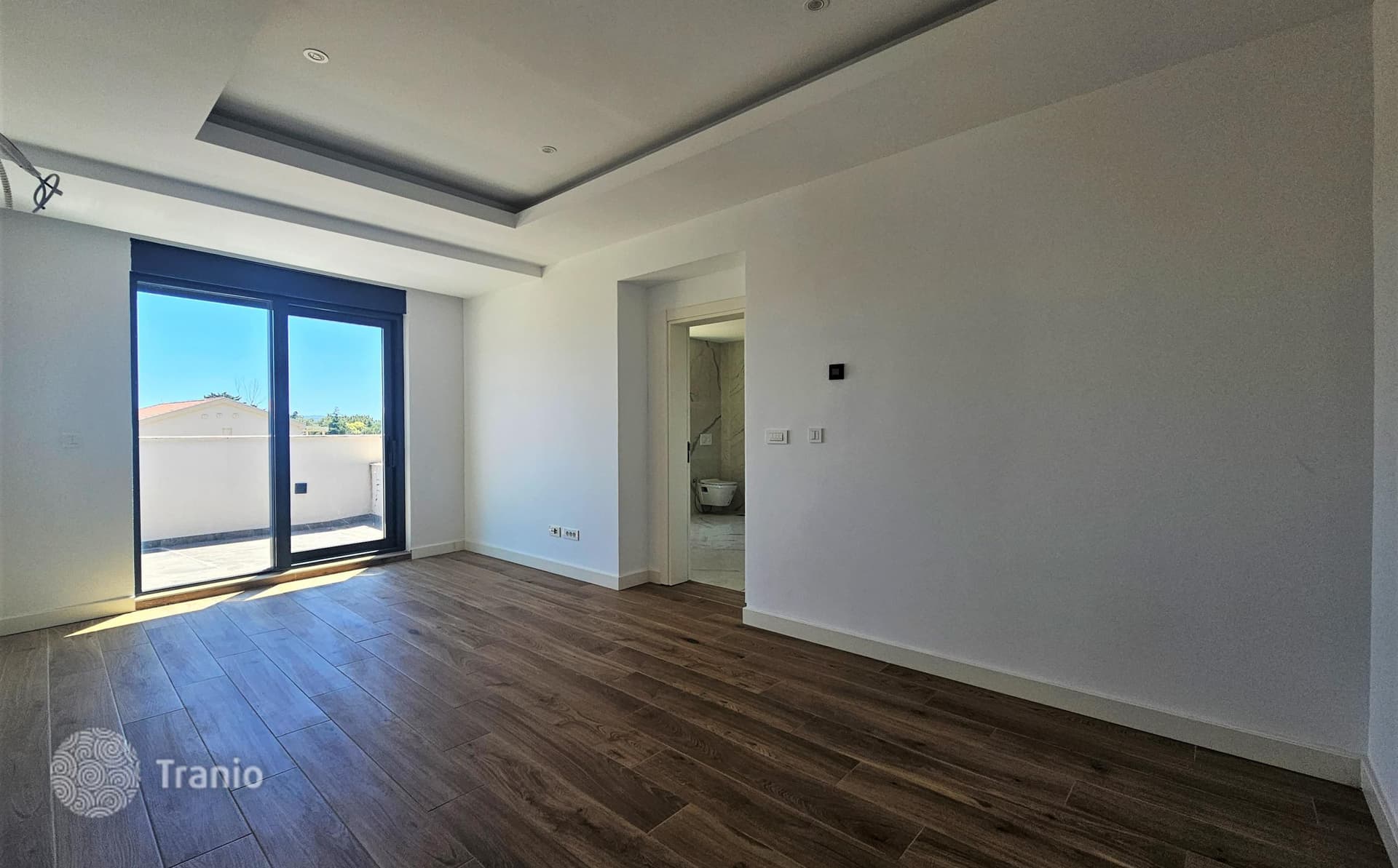 1-Bedroom Penthouse with Roof Terrace 50 m from the Sea in Tivat