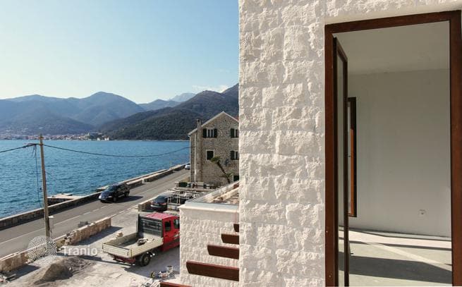 Beachfront Apartments with Shared Pool and Parking in Tivat, photo 3