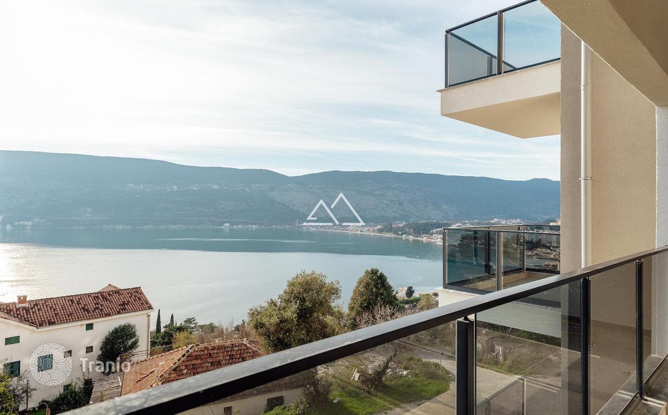 1-Bedroom Apartment with Sea View in Herceg Novi, photo 2