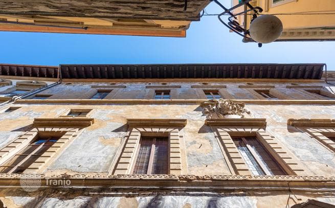 Designer Apartment in Historic Florentine Palazzo, Florence
