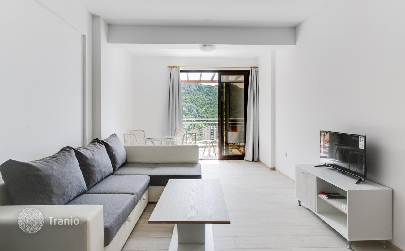 3-Bedroom Penthouse with Sea View and Roof Terrace in Rafailovici, photo 3