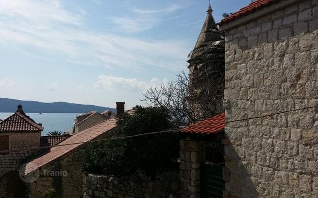 Stone House with Terrace, Garden and Commercial Space in Kastela, photo 2