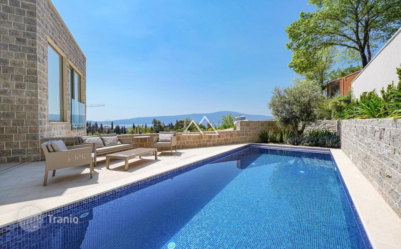3-Bedroom Townhouse with Private Pool and Garage in Tivat, photo 4