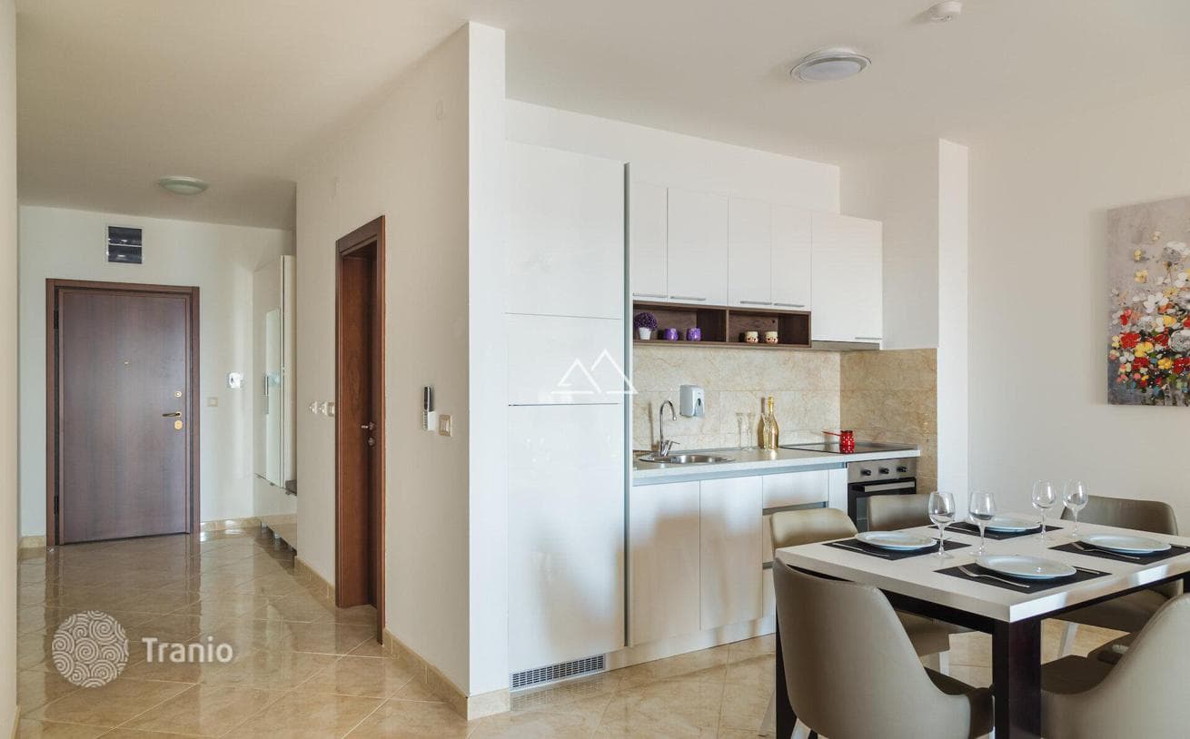 2-Bedroom Apartment with Shared Pool in Becici, Budva, photo 3