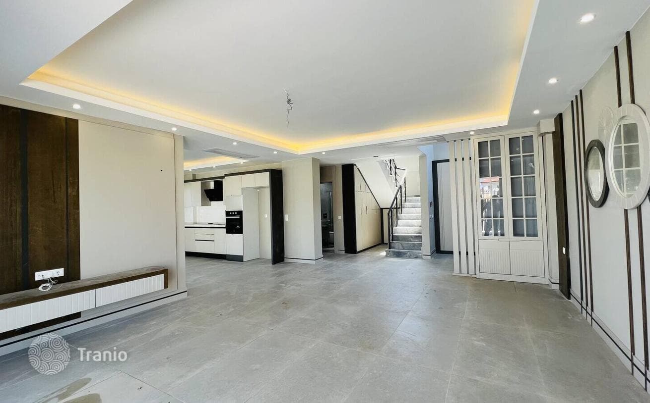 4-Bedroom House with Private Pool in Camyuva, Kemer