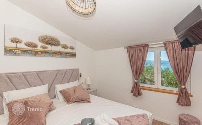 3-Bedroom Villa in Omis, Dalmatia, photo 4