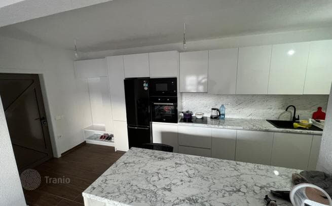 2-Bedroom Furnished Apartment with Balcony in Dobrota