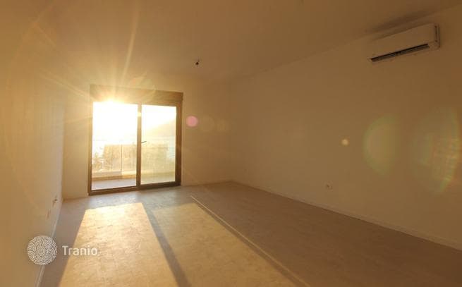 2-Bedroom Apartment with Terrace 100 m from the Sea in Lapad, Budva