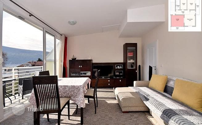 2-Bedroom Apartment with Terrace 60 m from the Sea in Djenovic, Herceg Novi