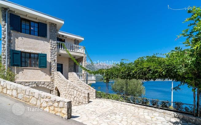 Beachfront Villa with Sea View in Kotor Bay, Kotor, photo 2