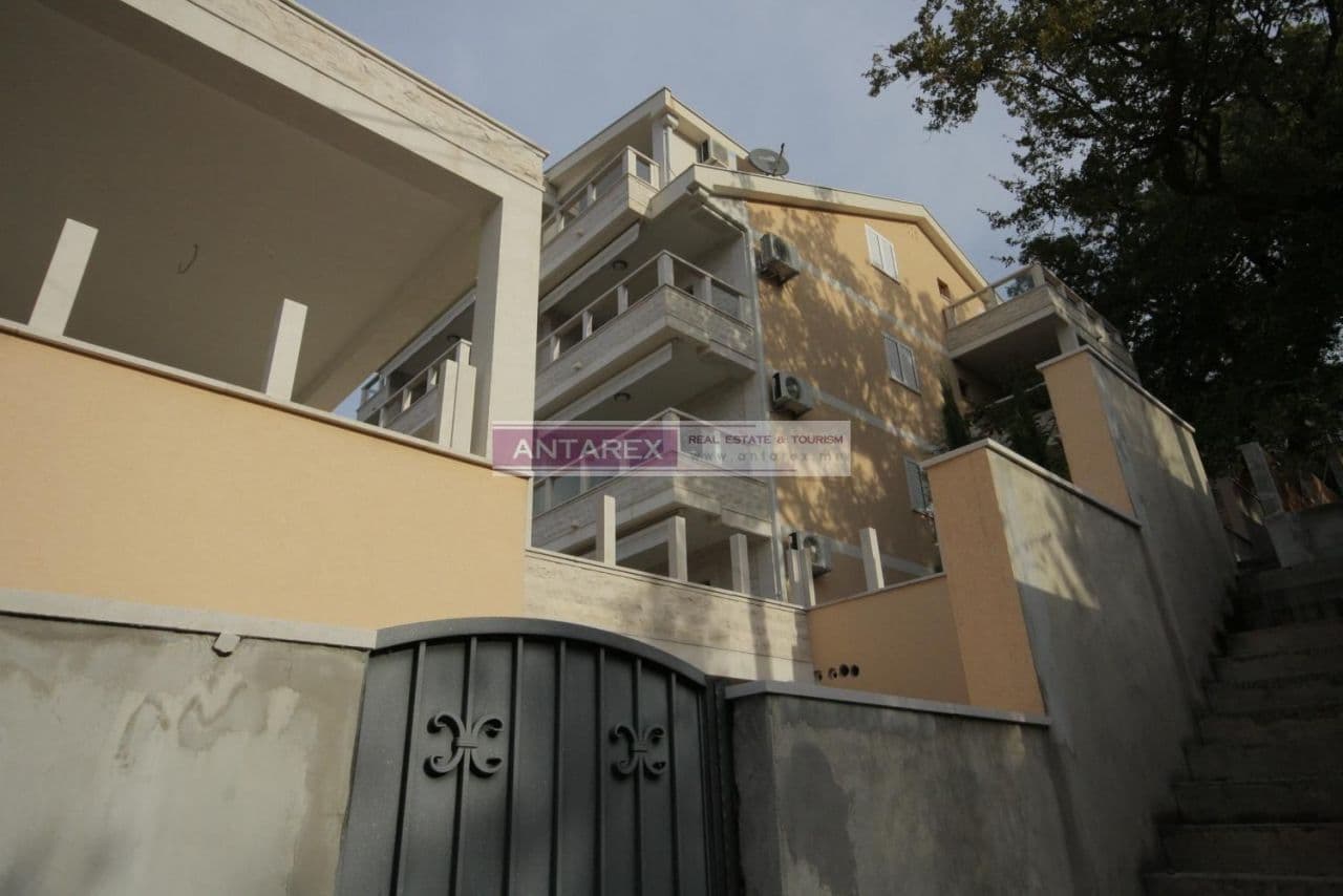 Апартаменты в Ластве, Черногория, 85 м², фото 2