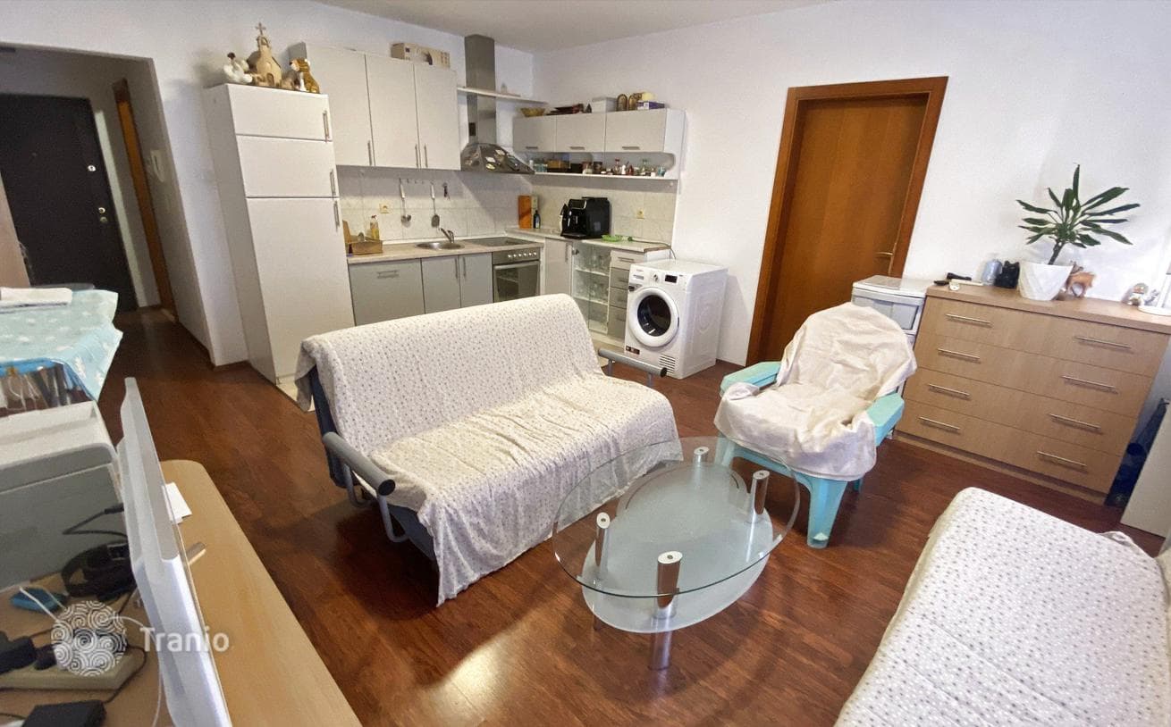 1-Bedroom Apartment with Terrace in Budva, photo 3