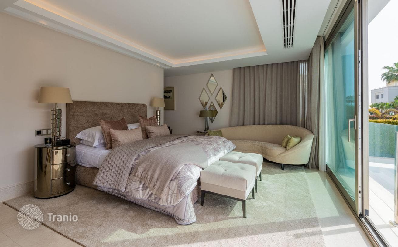 Вилла на продажу в Coral Beach, Золотая Миля