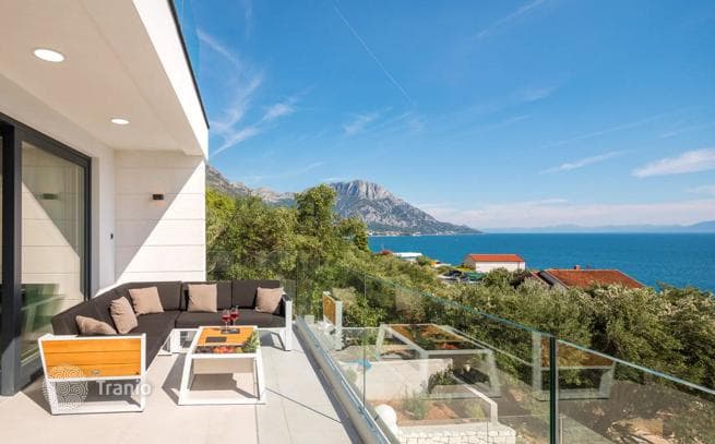 Luxury Villa 70 m from the Sea in Makarska