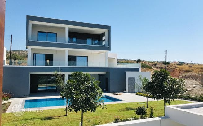 6-Bedroom Villa with Panoramic Views in Limassol, photo 2