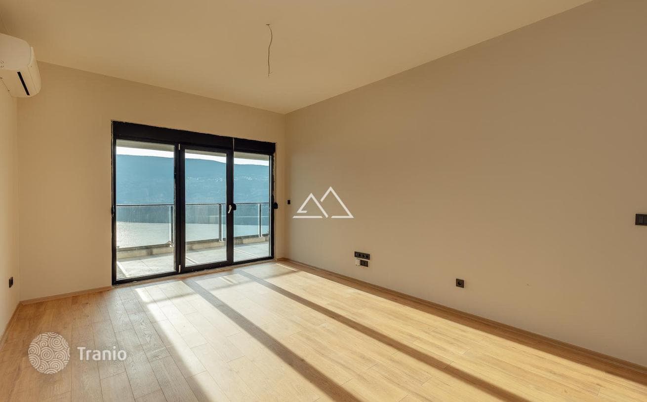 1-Bedroom Apartment with Sea View in Herceg Novi, photo 3