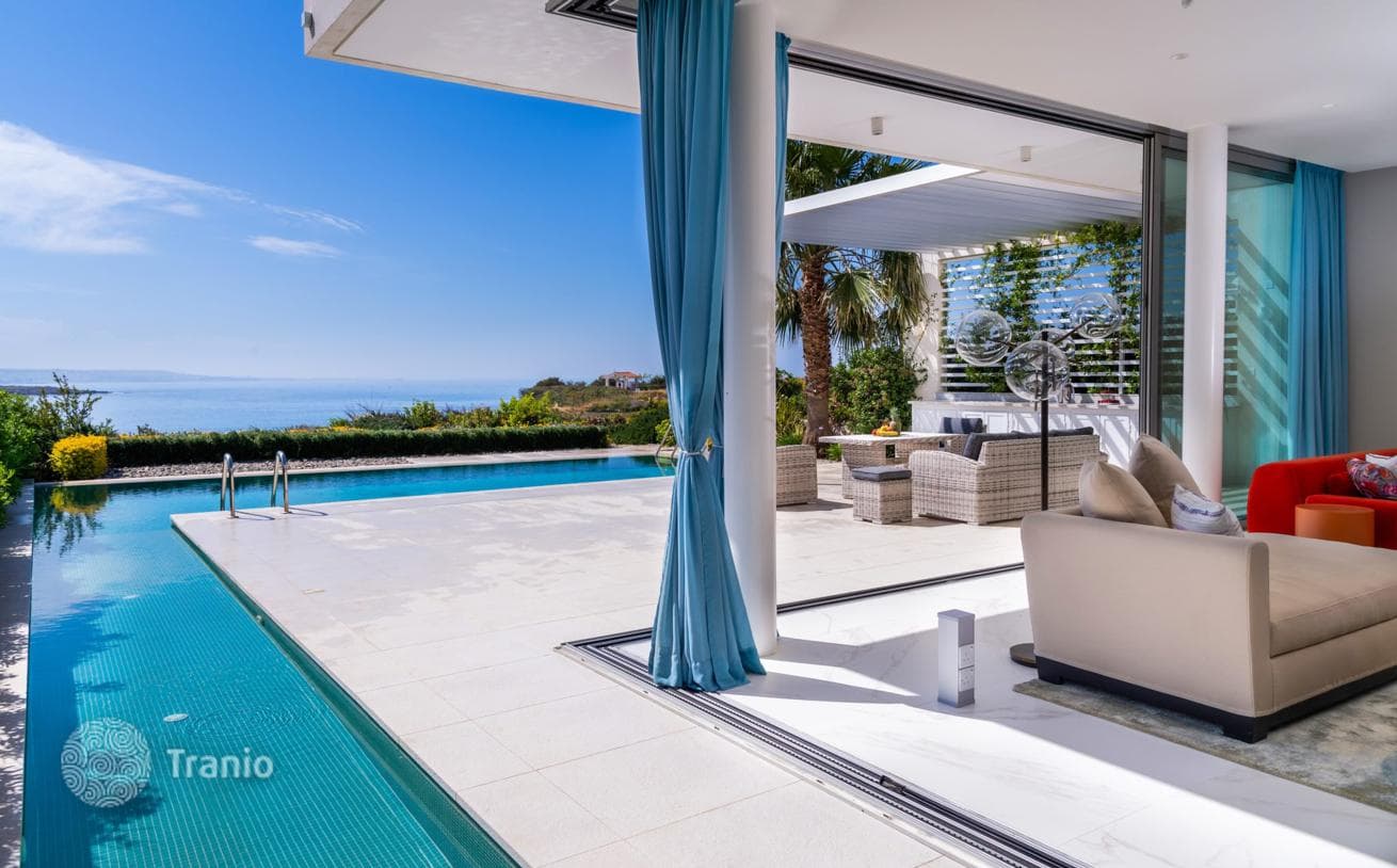 3-Bedroom Villa with Sea View in Coral Bay, Paphos, photo 3