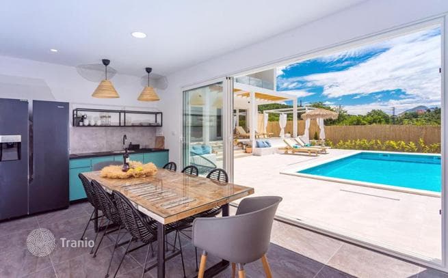 3-Bedroom Villa in Omis, Dalmatia, photo 3