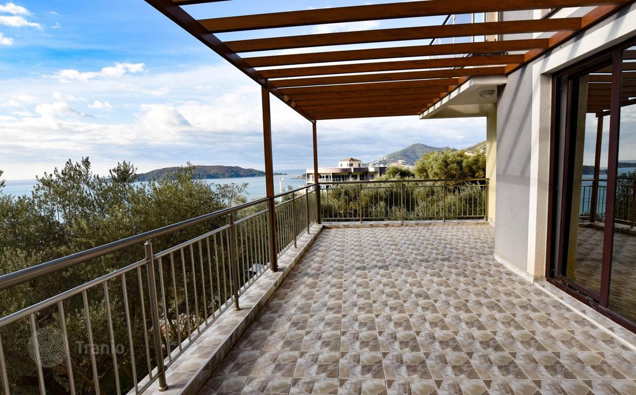 3-Bedroom Penthouse with Sea View and Roof Terrace in Rafailovici