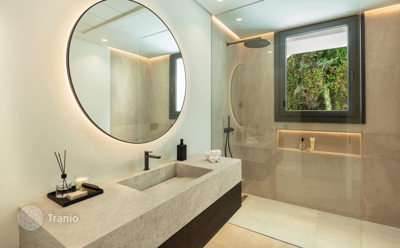 8-Bedroom Villa with Private Pool and Sea View in Rocio de Nagüeles, Marbella, photo 3