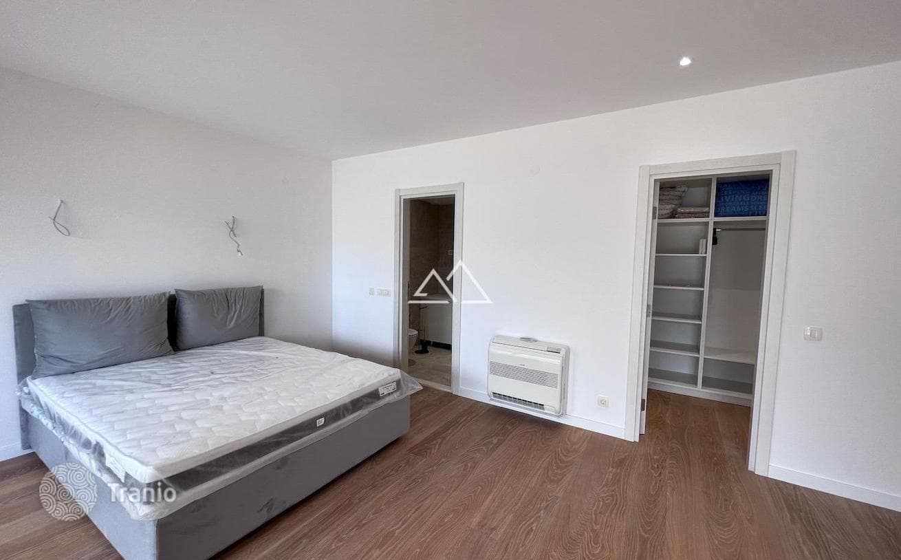 3-Bedroom Apartment with Bay View in Kotor, photo 3