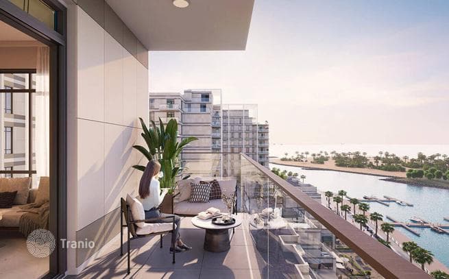 Новая резиденция на берегу моря Crystal Tower 2 с бассейнами рядом с аэропортом, Al Khan, Шарджа, ОАЭ