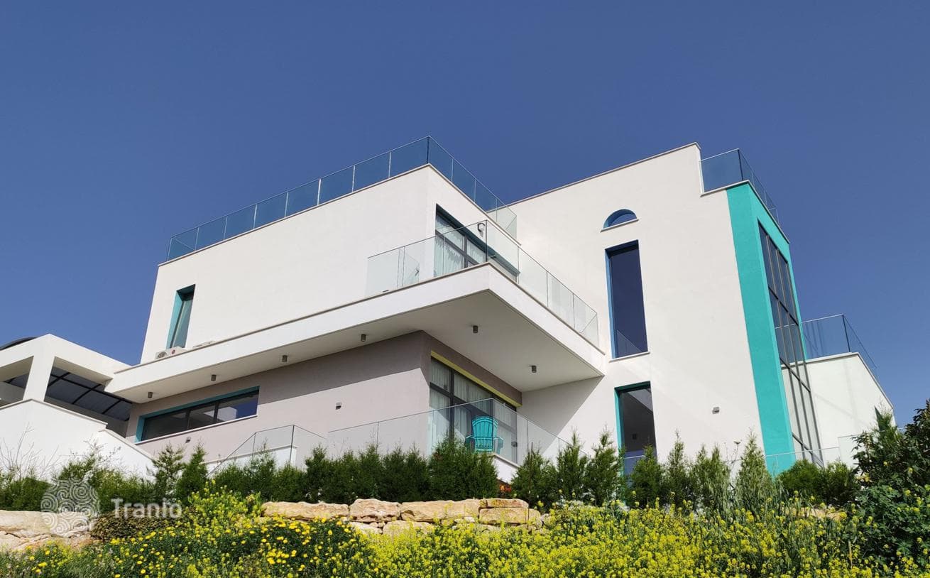 4-Bedroom Villa with Private Pool in Peyia, Cyprus, photo 3