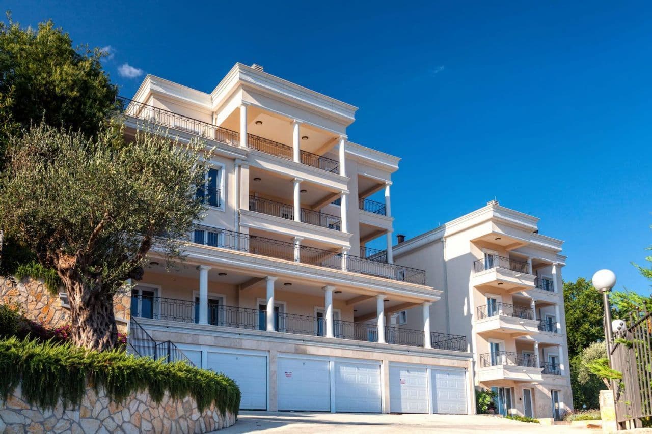 2-Bedroom Apartment in Herceg Novi, photo 2