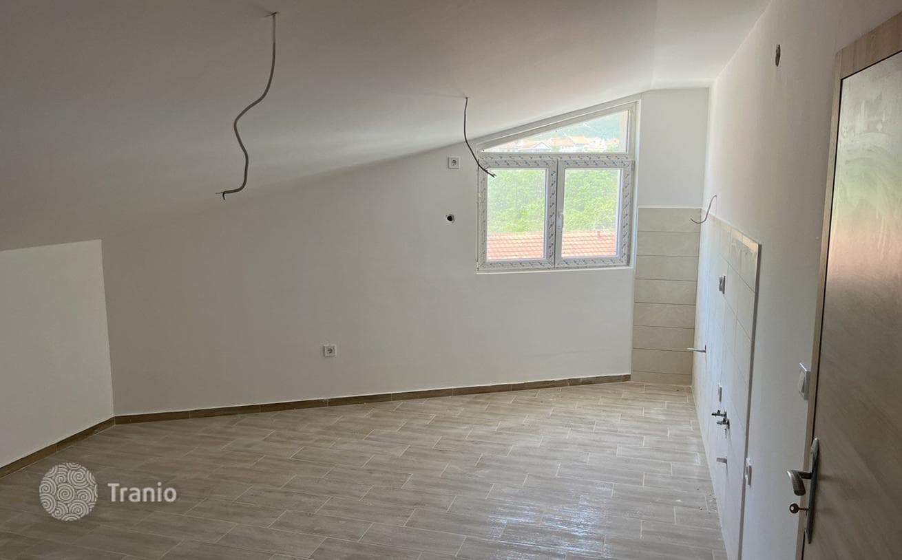 2-Bedroom Apartment with Terrace and Parking 700 m from the Sea in Igalo, photo 2