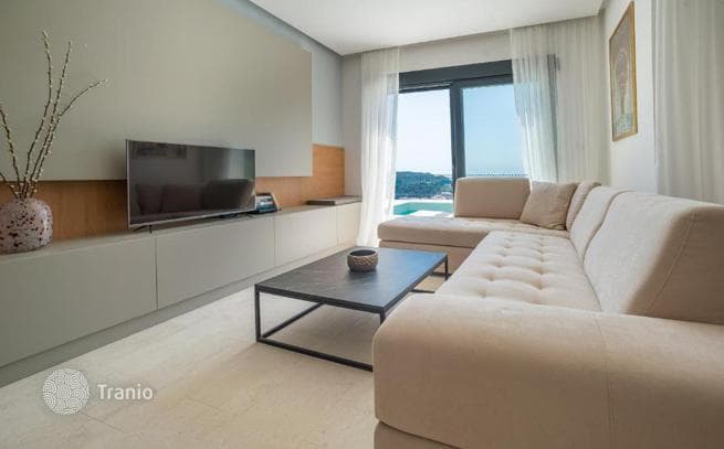 2-Bedroom Villa with Private Pool in Budva, photo 4