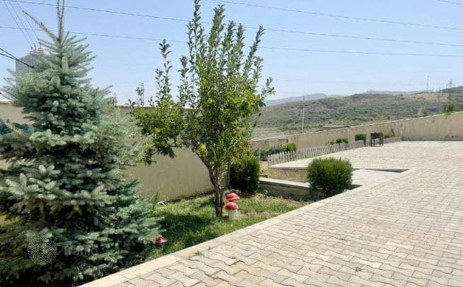 3-Bedroom House 250 m² in Tbilisi