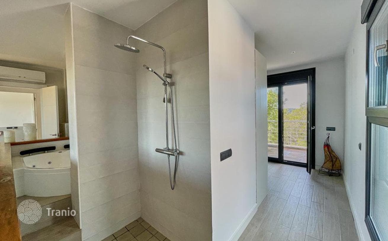 Дом в городе 230 м² в Барселоне, Испания