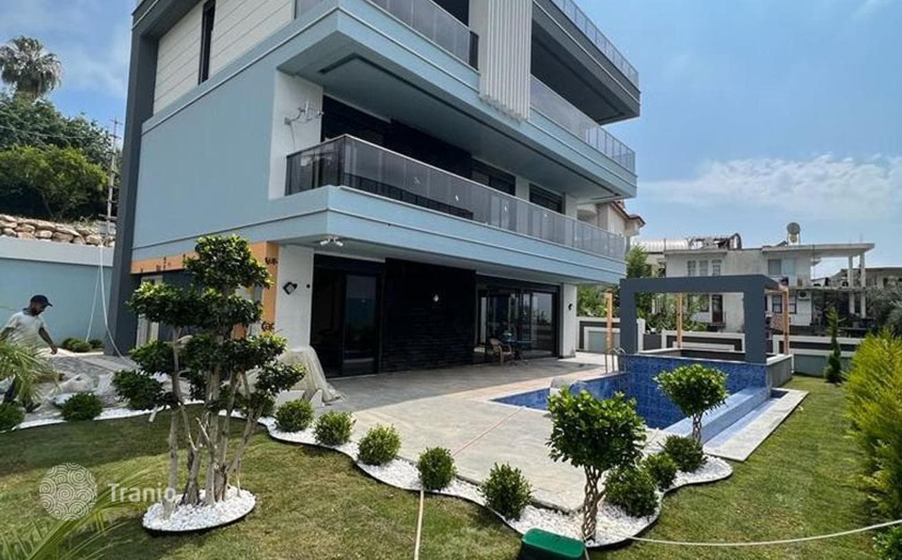 6-Bedroom Villa with Private Pool in Kargicak, Alanya
