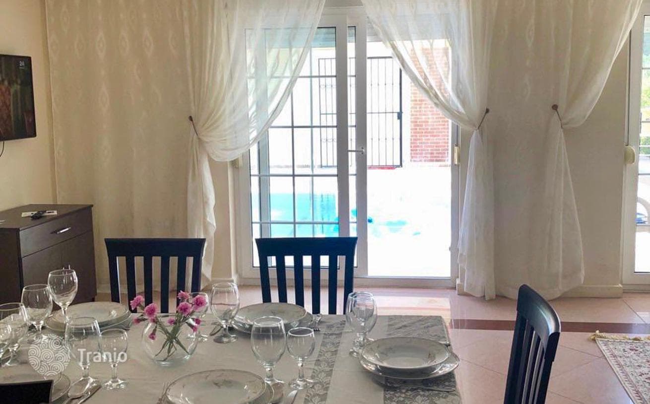 3-Bedroom Furnished Villa 1 km from the Beach in Kemer