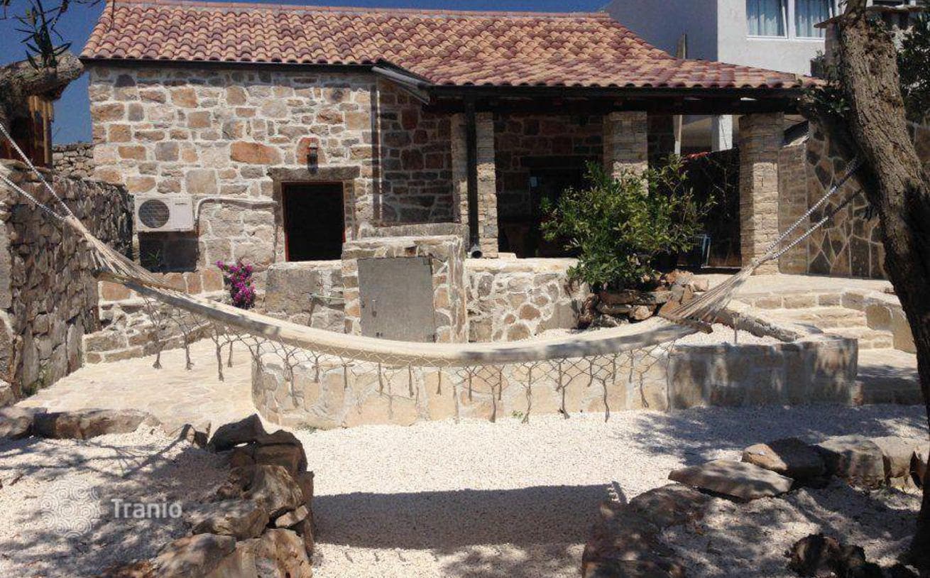2-Bedroom House with Terrace and Garden in Drvenik, Dalmatia