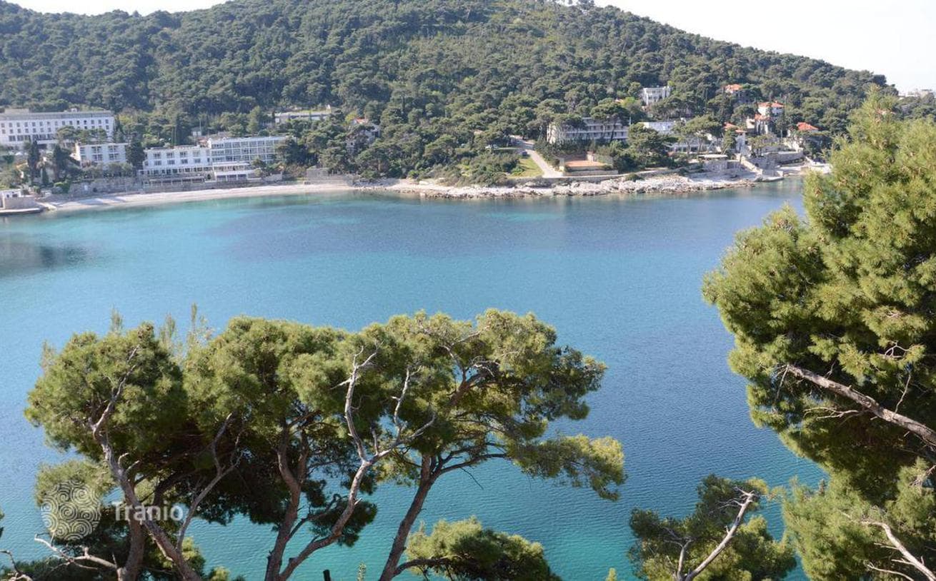 2-Bedroom Furnished Apartment with Garden and Parking near the Waterfront in Dubrovnik