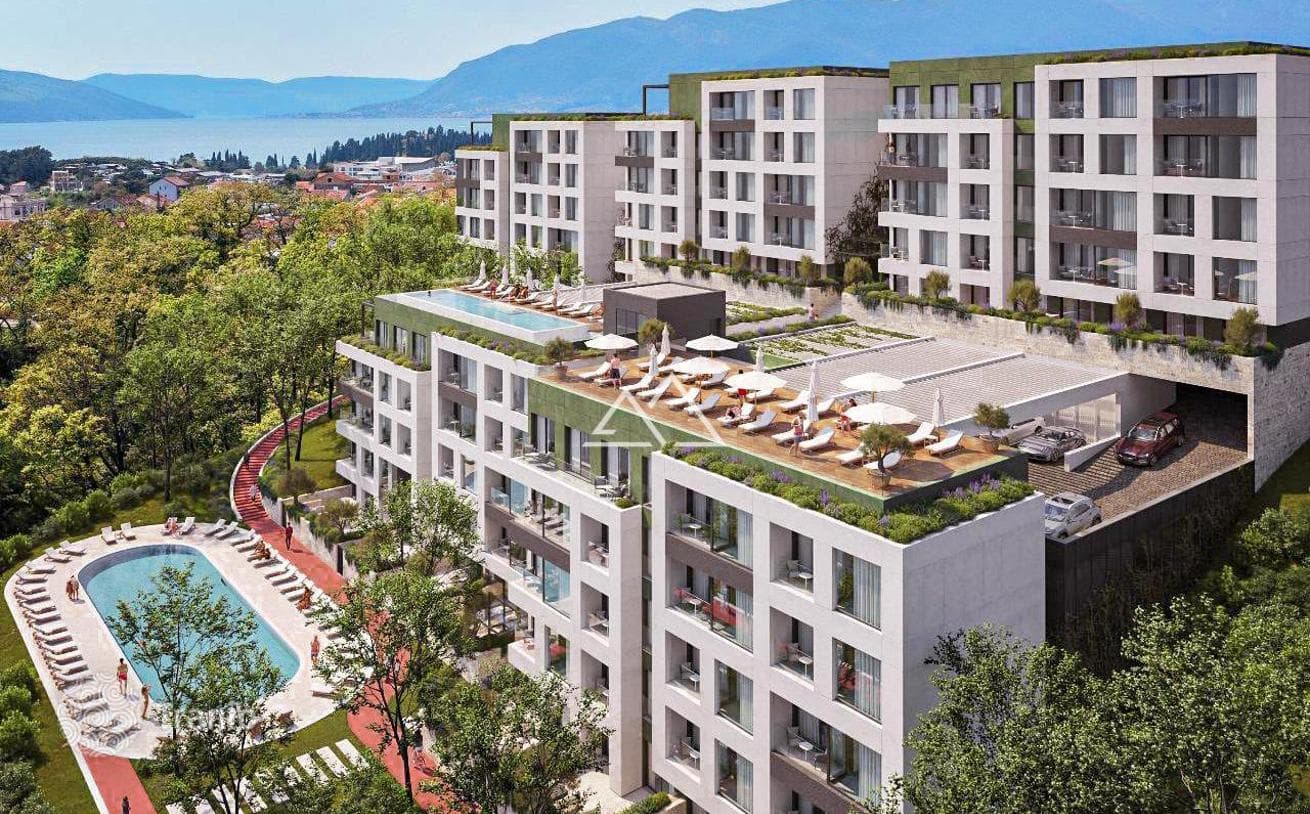 2-Bedroom Apartment with Sea View in Tivat
